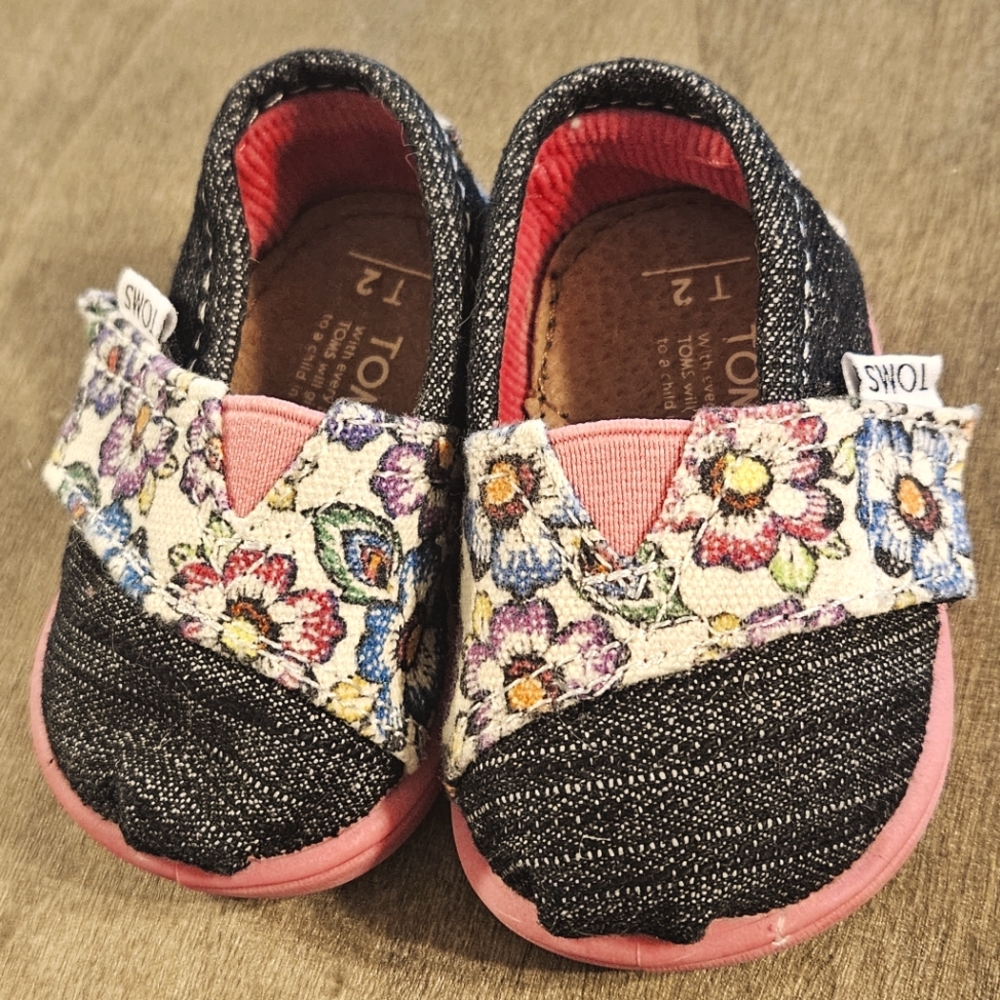 TOMS | Denim & Floral Toddler Shoes sz 2